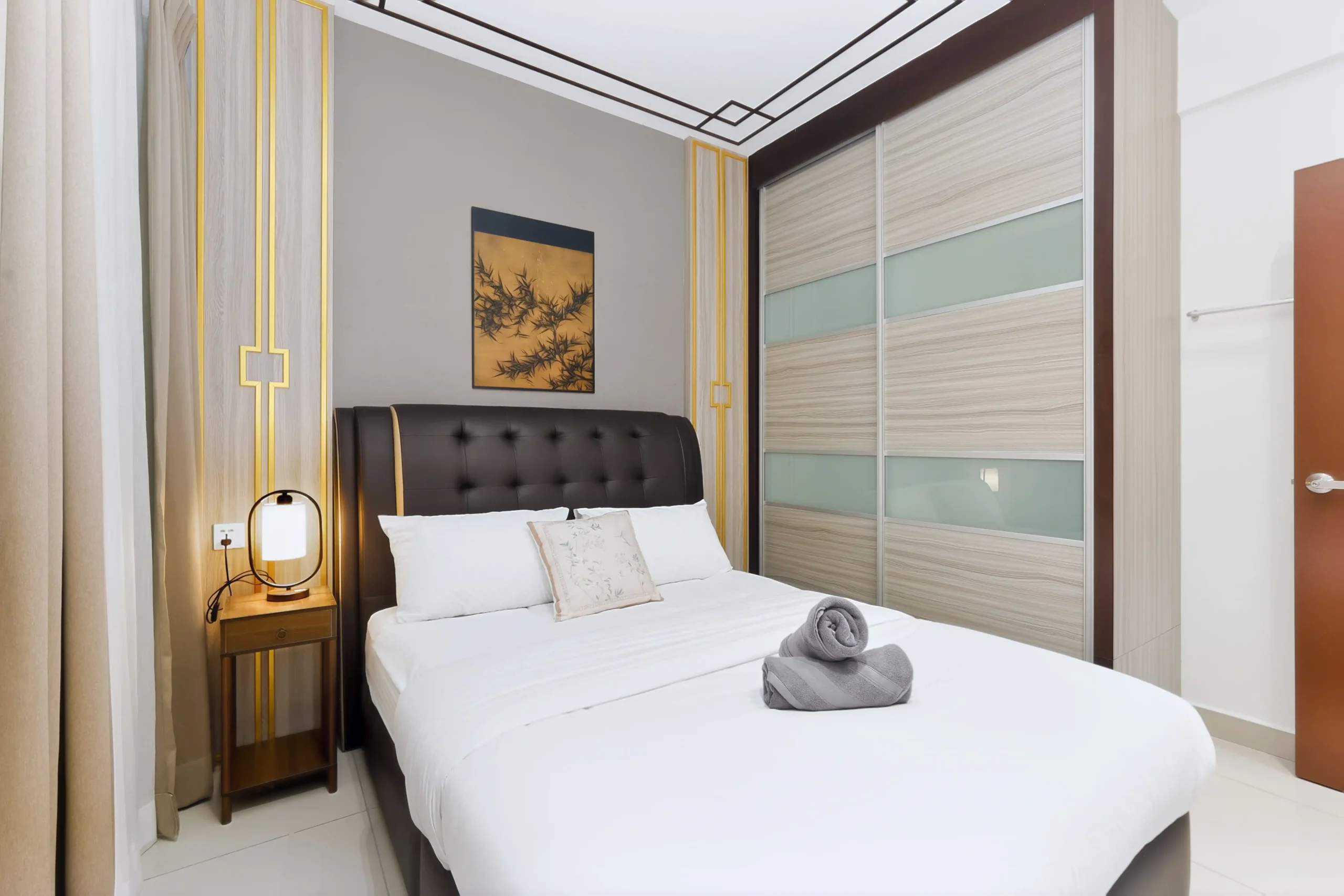 Modern Chinese aesthetic design and wall artwork in second bedroom