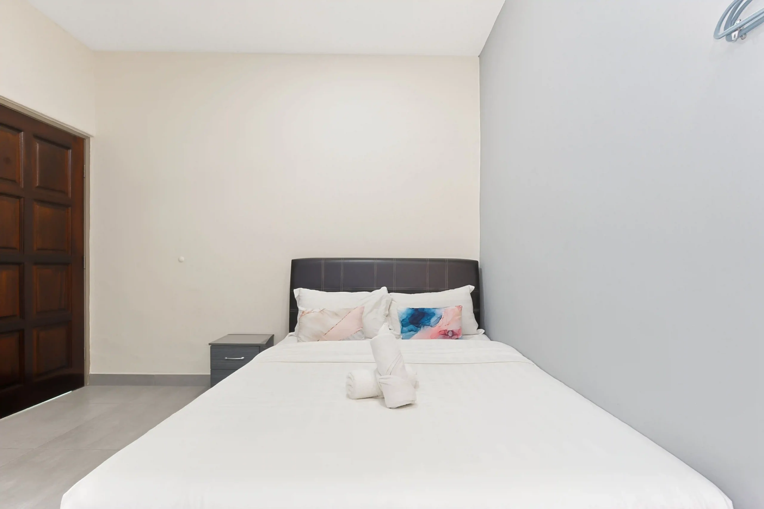 Bedroom 3 featuring 2 Queen beds with attached private bathroom in Ipoh
