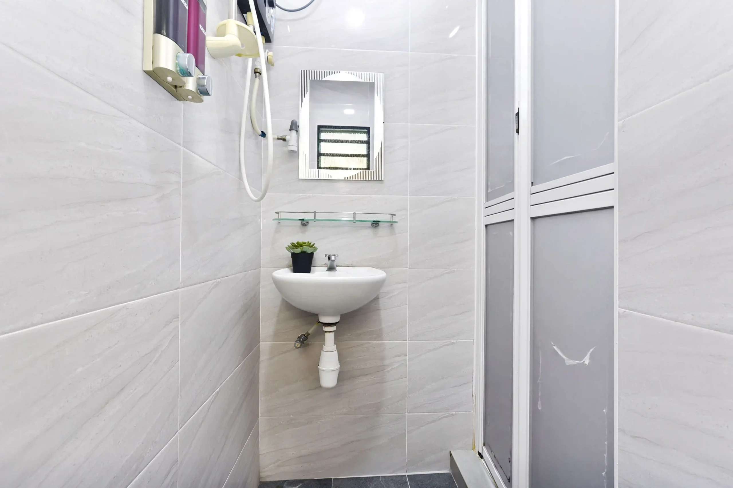 Provided bath amenities including towels, shampoo, and shower gel
