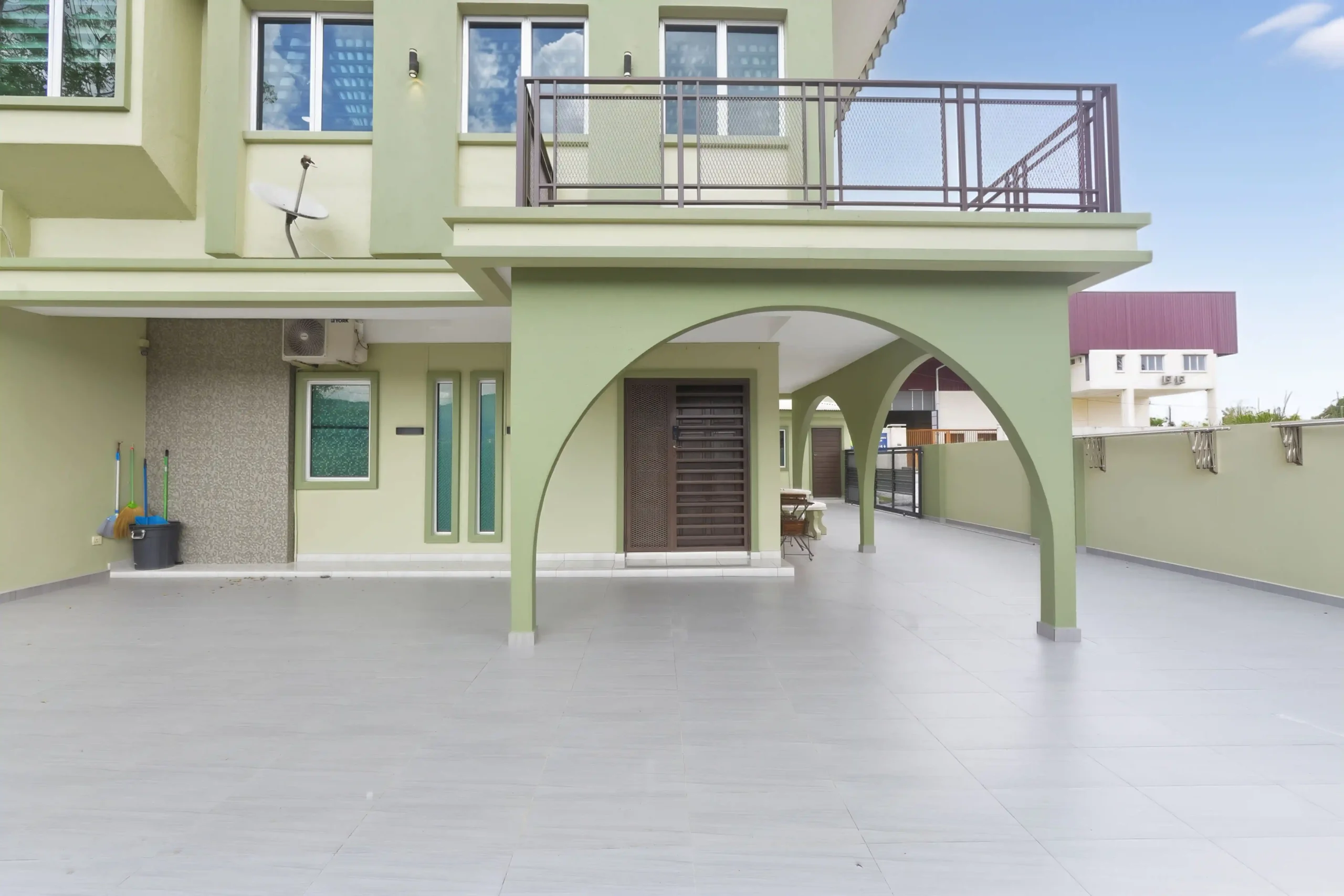 Newly renovated 7-bedroom Semi-D house accommodating 23 guests in Ipoh